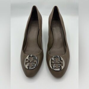 Tory Burch Taupe Leather Wedge Heel Pumps with Silver Emblem. Size 10.